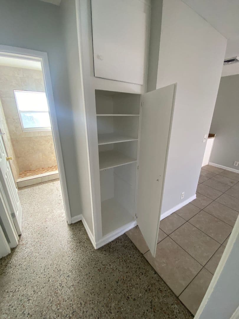 West Palm Beach Apartment: 3712 Henry Ave