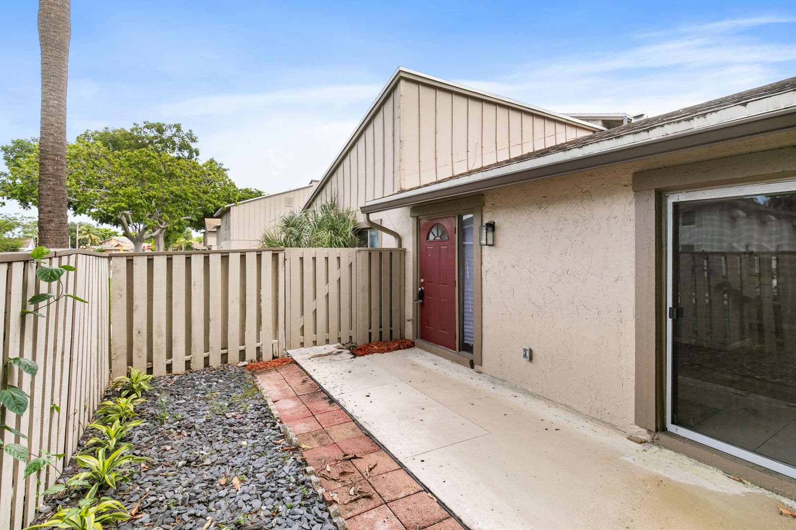 Lauderhill House: 2130 NW 58th Ave #25-C