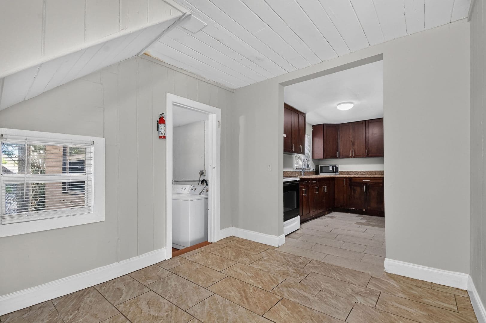 West Palm Beach Apartment: 885 7th St