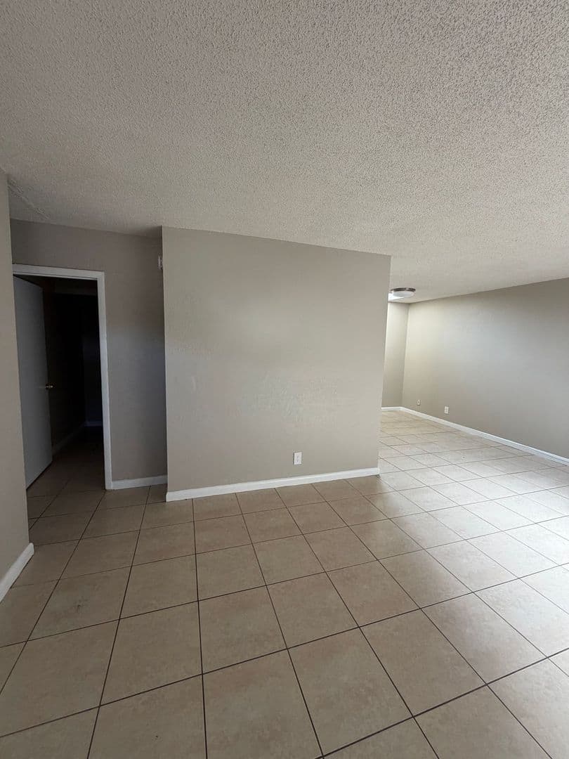 Lauderhill House: 2130 NW 58th Ave #25-C