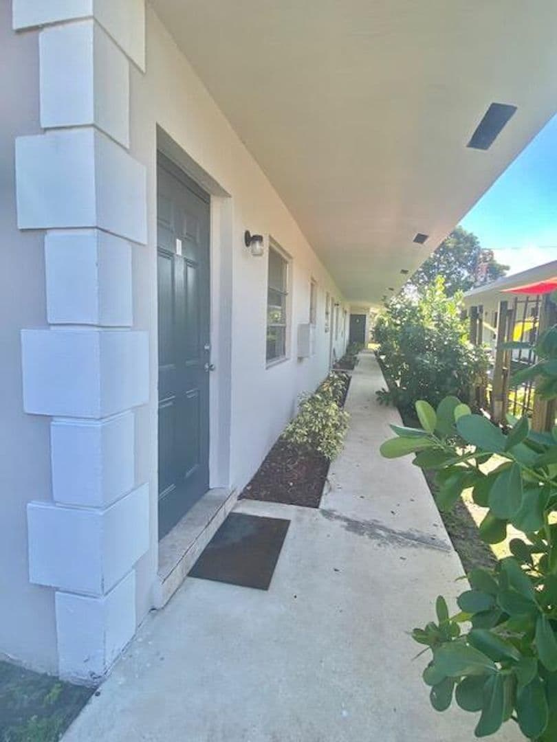Fort Lauderdale Apartment: 220 SW 8th St