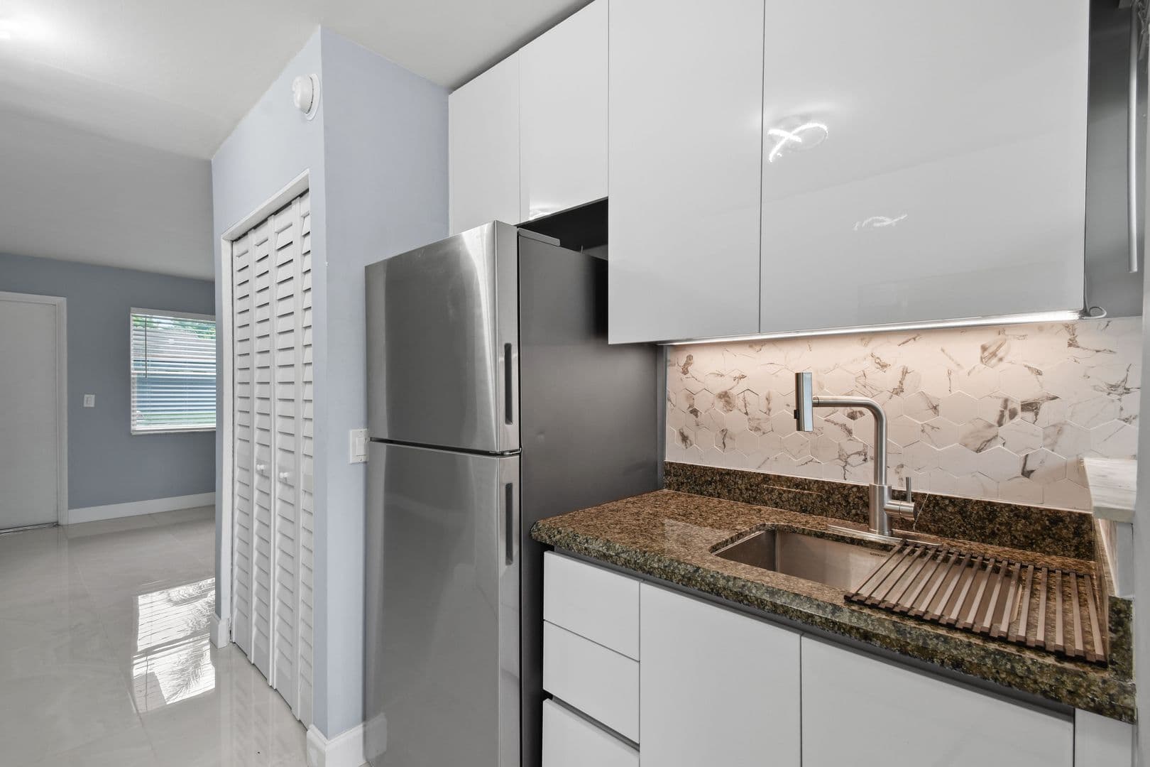 Riviera Beach Apartment: 968 W 9th St