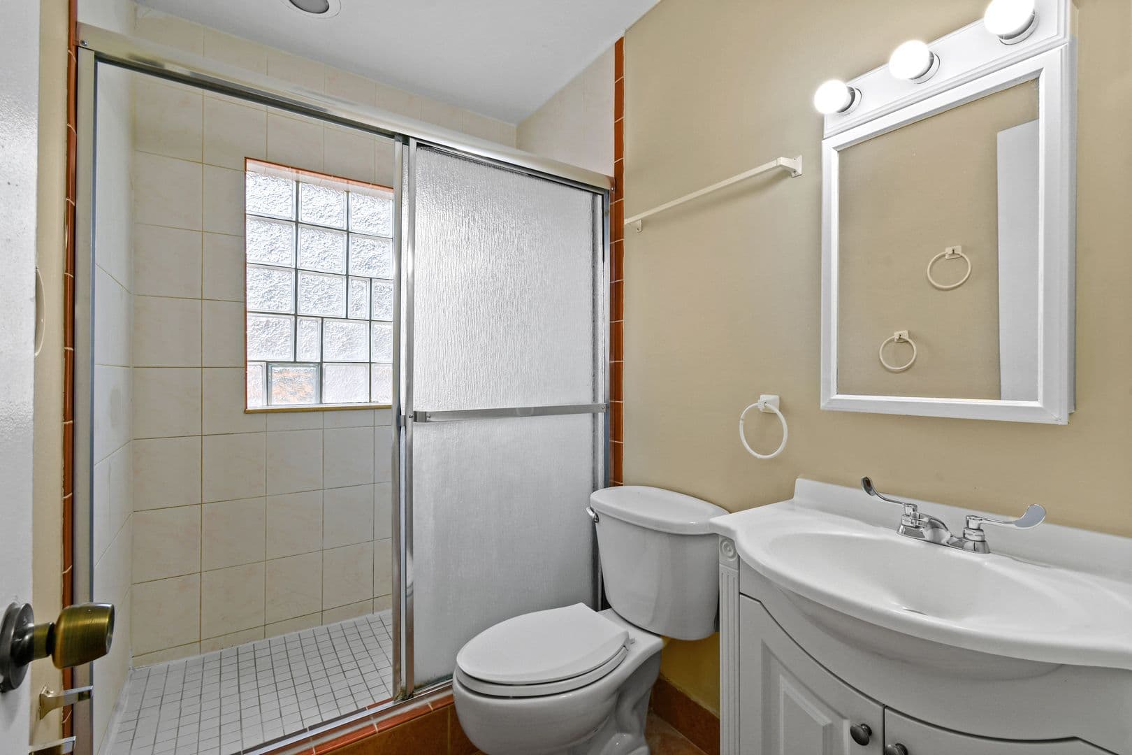 Greenacres House: 6126 Wauconda Way E