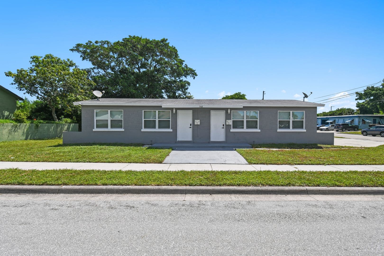 Riviera Beach Apartment: 968 W 9th St