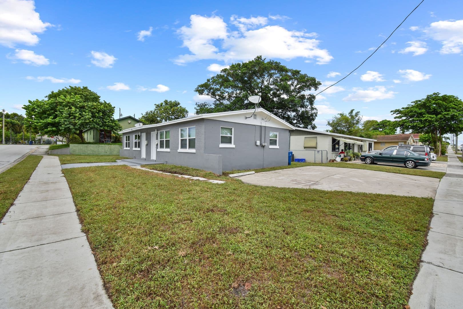 Riviera Beach Apartment: 968 W 9th St