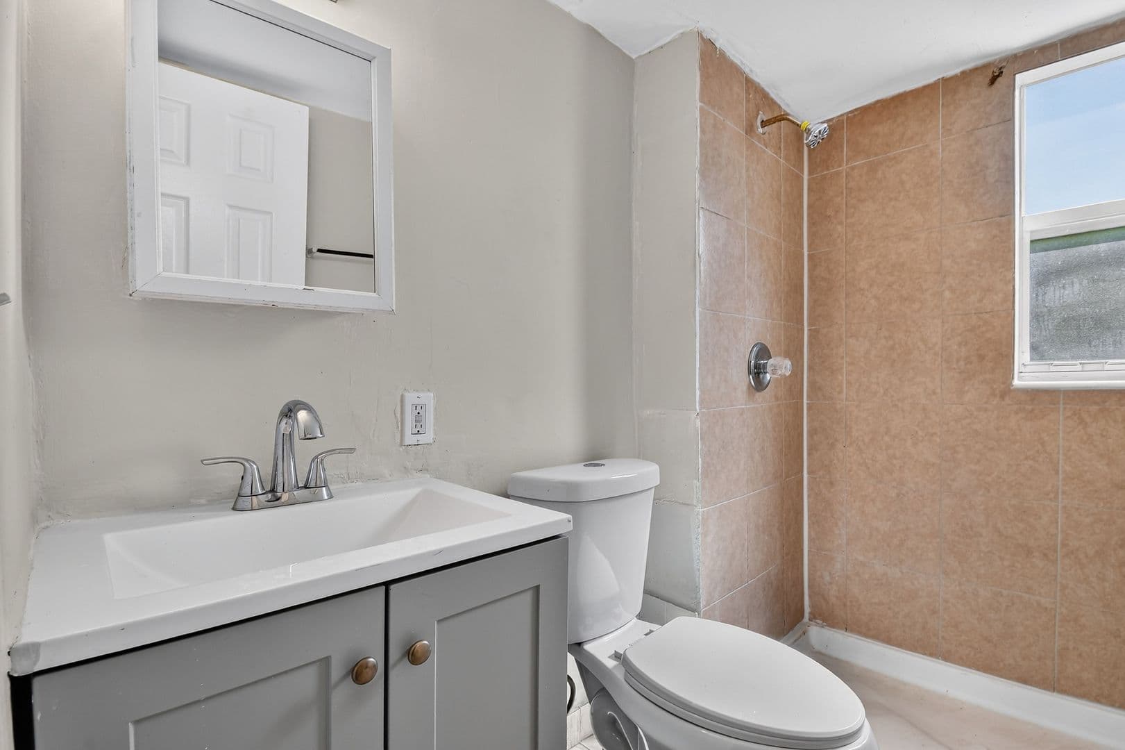 West Palm Beach Apartment: 885 7th St