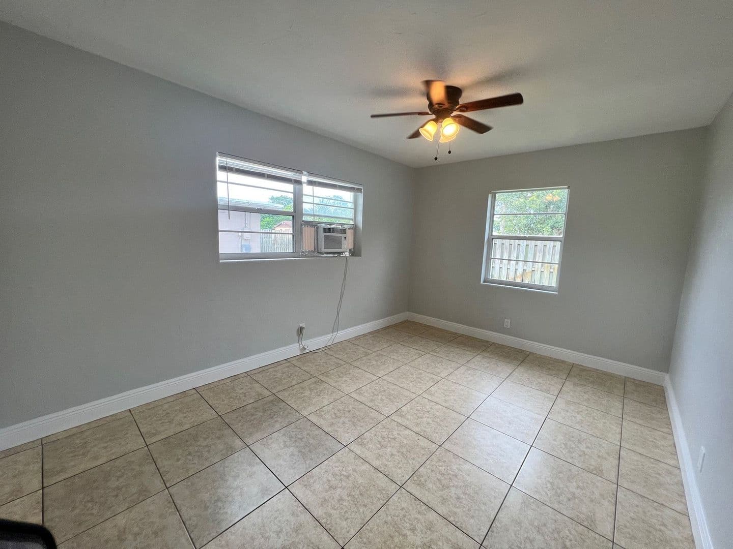 Lake Worth Apartment: 4820 Maine St