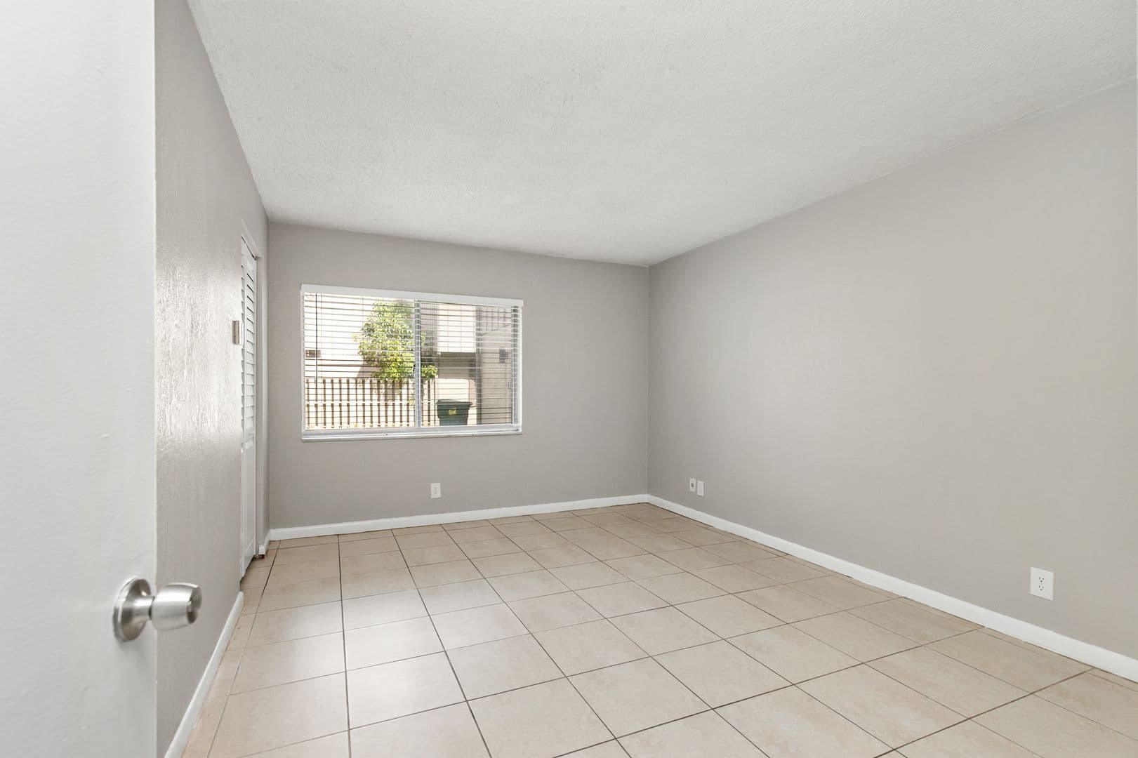Lauderhill House: 2130 NW 58th Ave #25-C