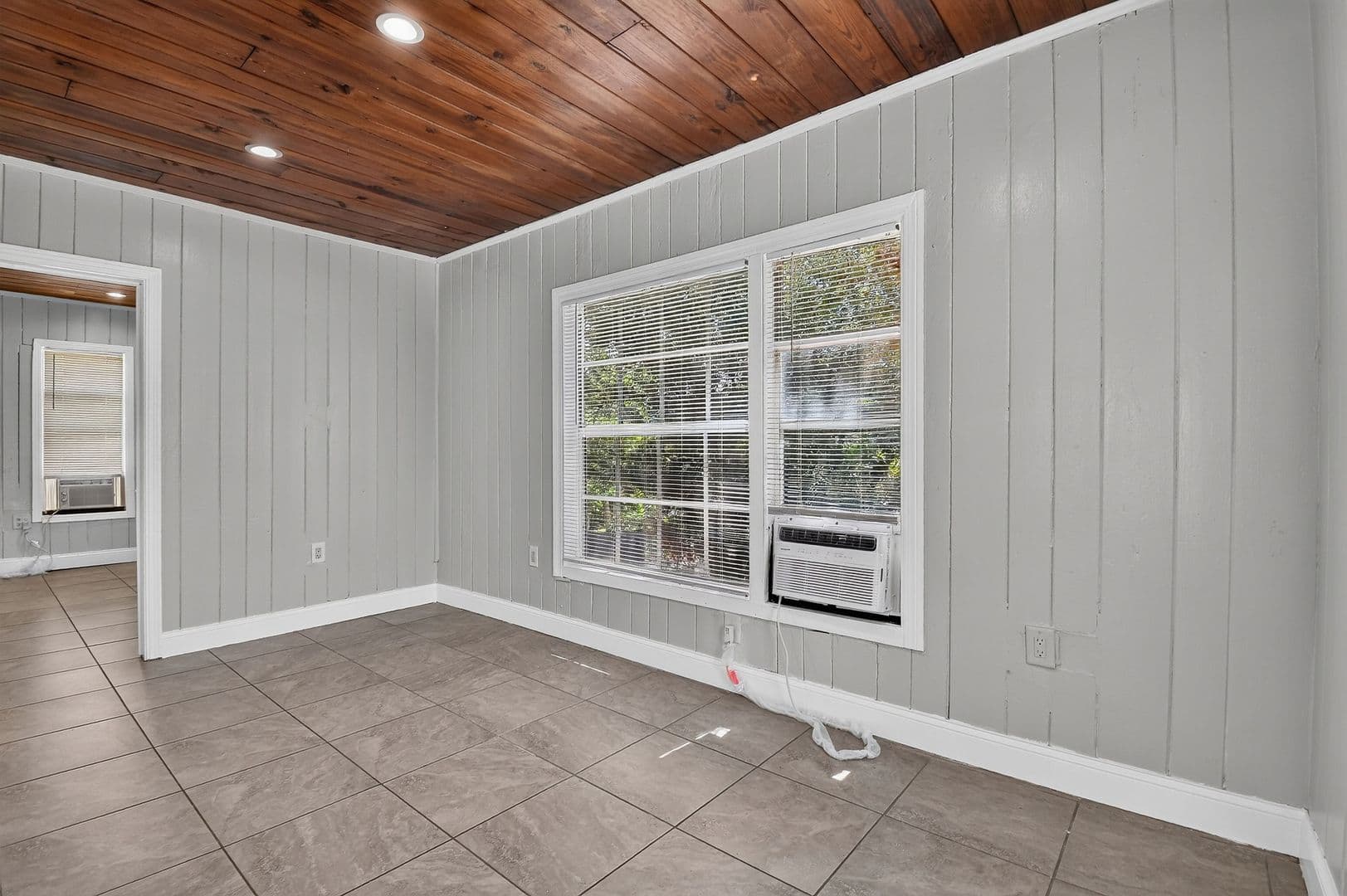 West Palm Beach Apartment: 885 7th St