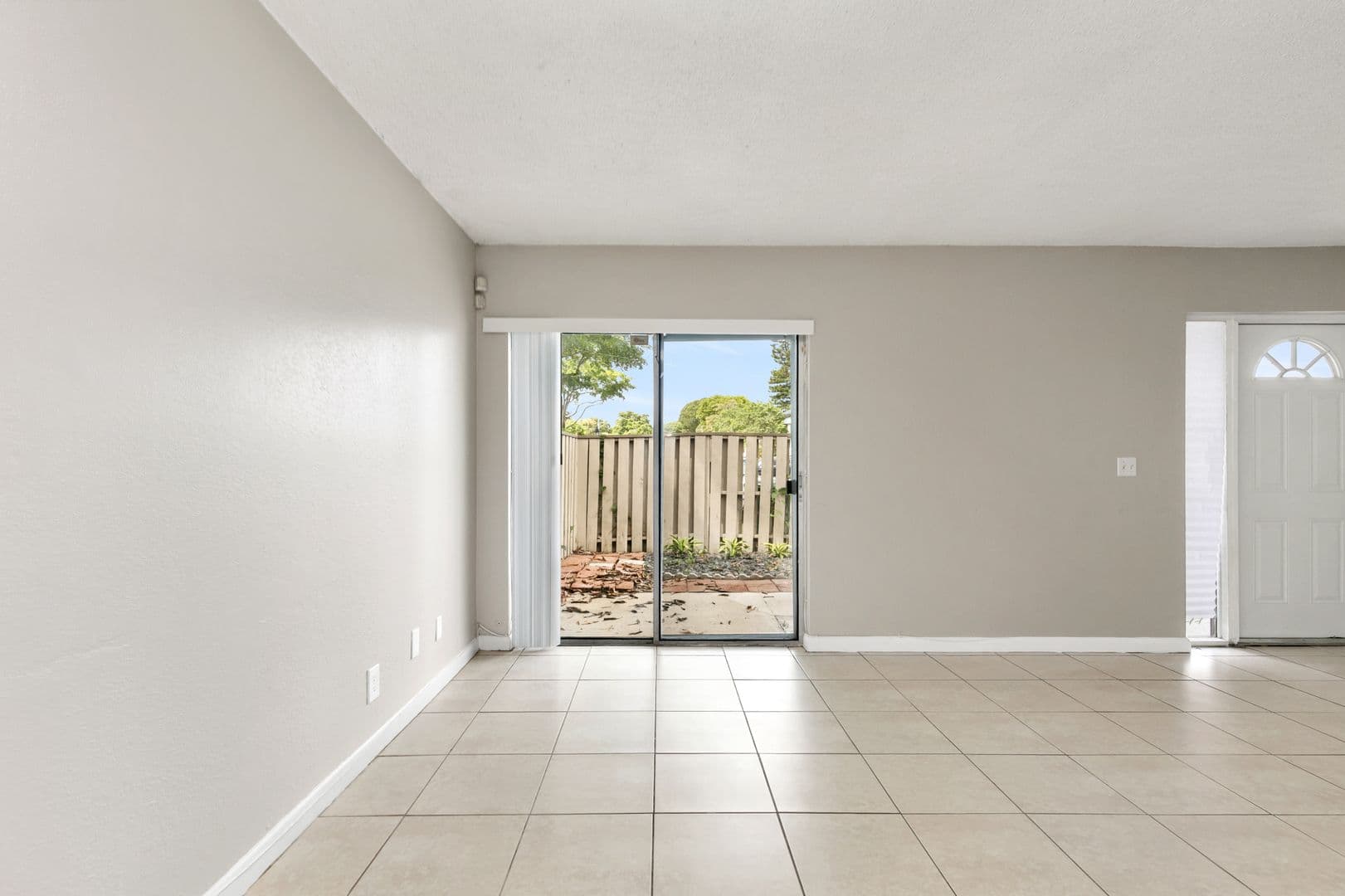 Lauderhill House: 2130 NW 58th Ave #25-C