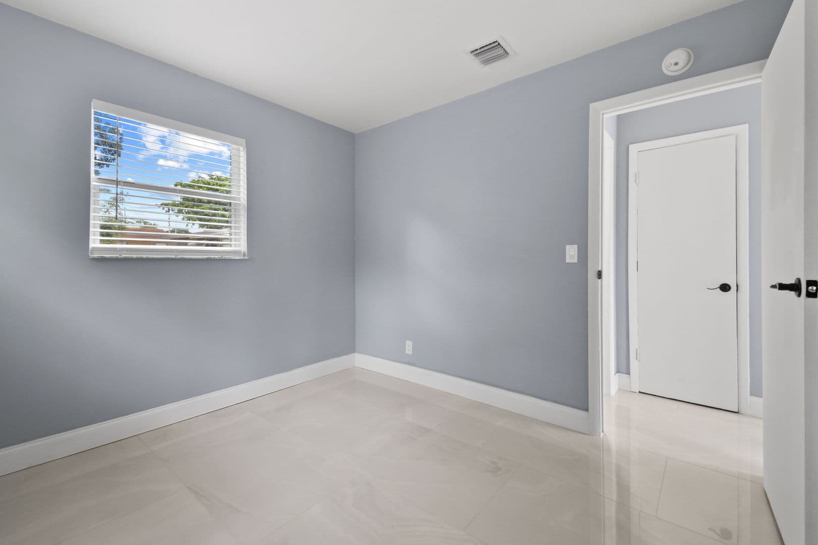 Riviera Beach Apartment: 968 W 9th St