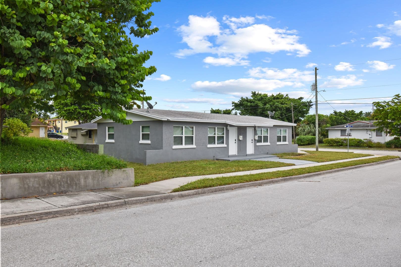Riviera Beach Apartment: 968 W 9th St