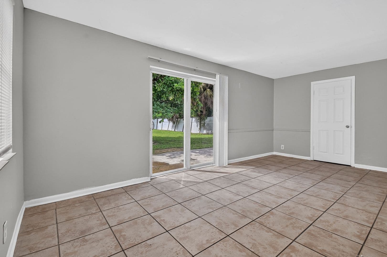Riviera Beach House: 1037 W 28Th St