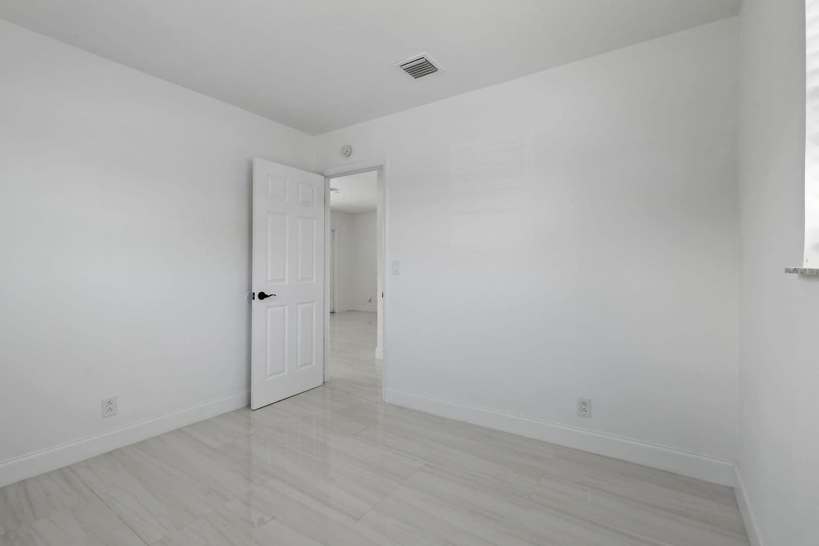 Riviera Beach Apartment: 968 W 9th St