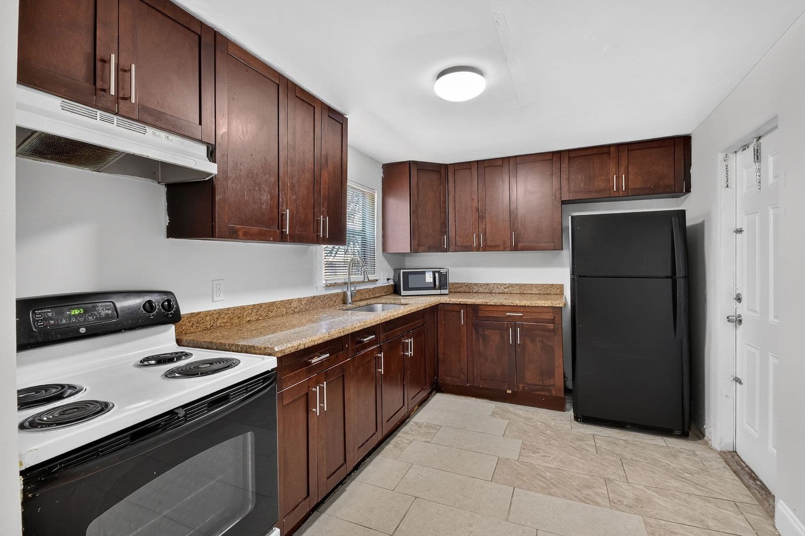 West Palm Beach Apartment: 885 7th St