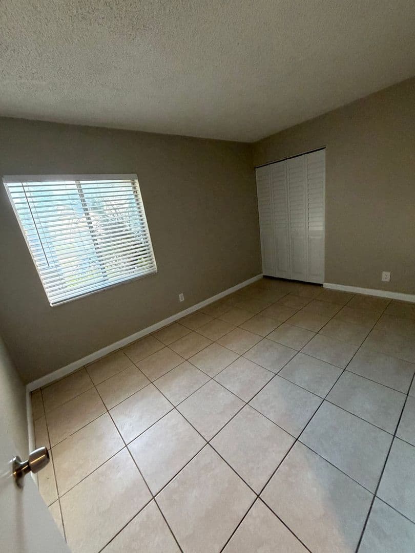 Lauderhill House: 2130 NW 58th Ave #25-C