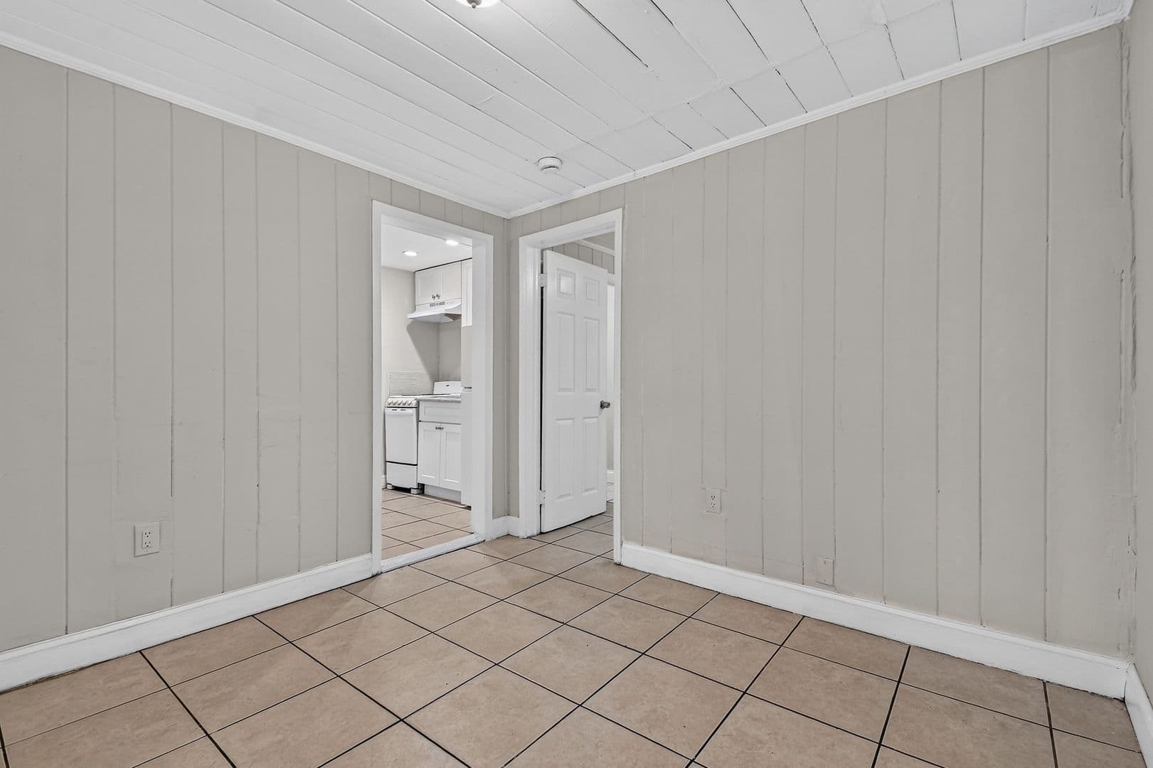 West Palm Beach Apartment: 885 7th St