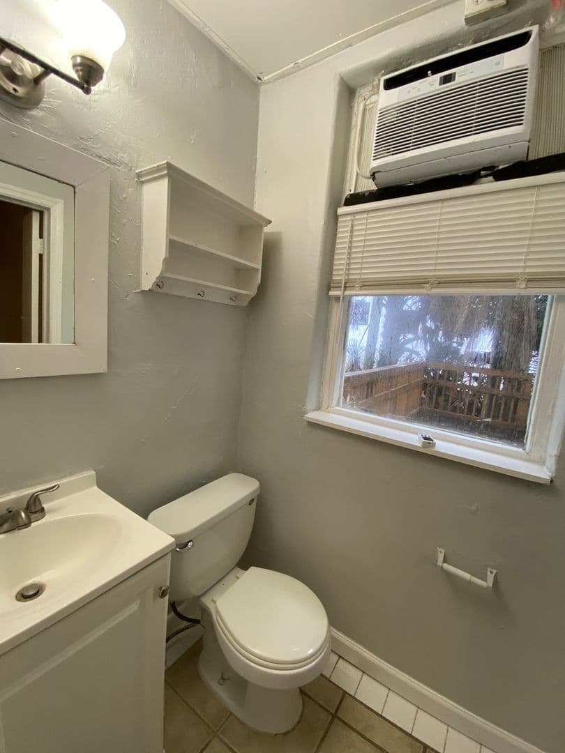 West Palm Beach Apartment: 523 24th St