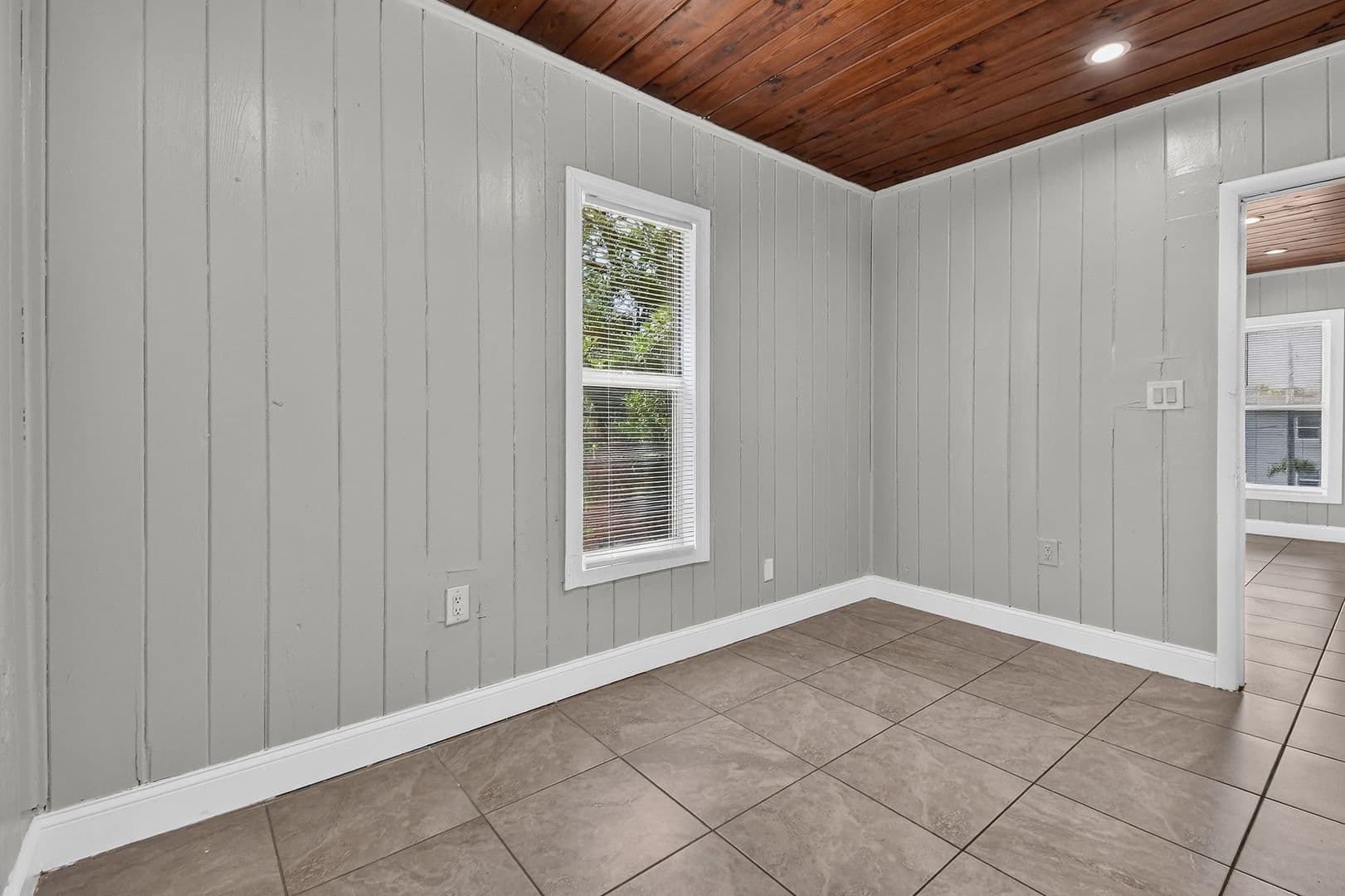 West Palm Beach Apartment: 885 7th St