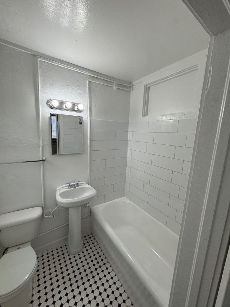 West Palm Beach Apartment: 523 24th St