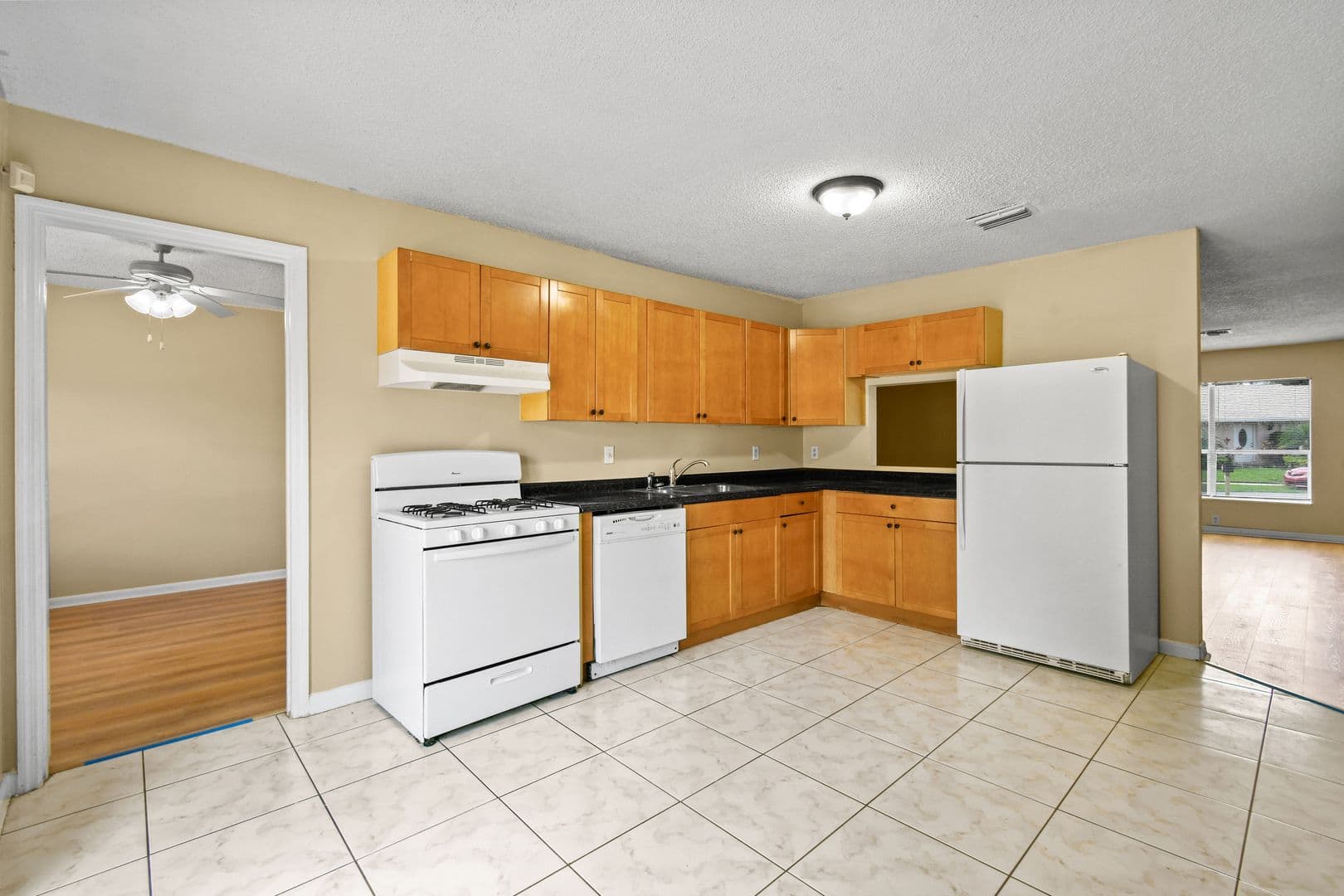 Greenacres House: 6126 Wauconda Way E