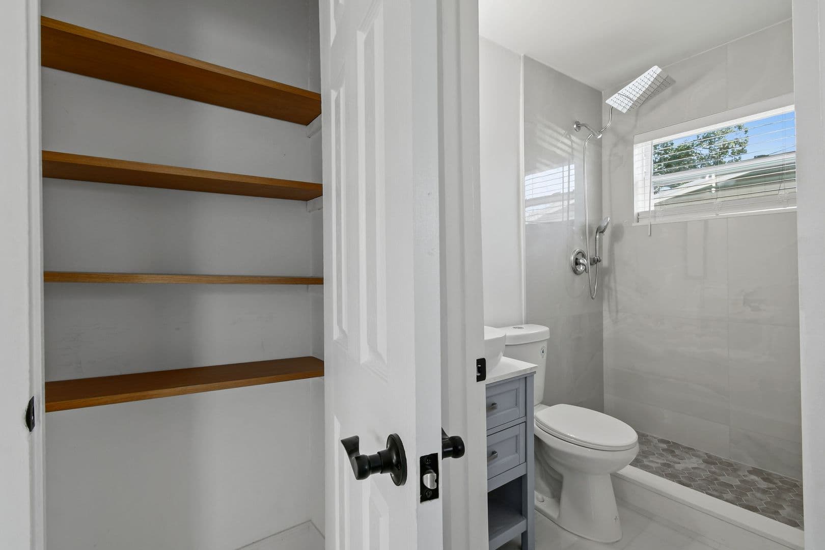 Riviera Beach Apartment: 968 W 9th St
