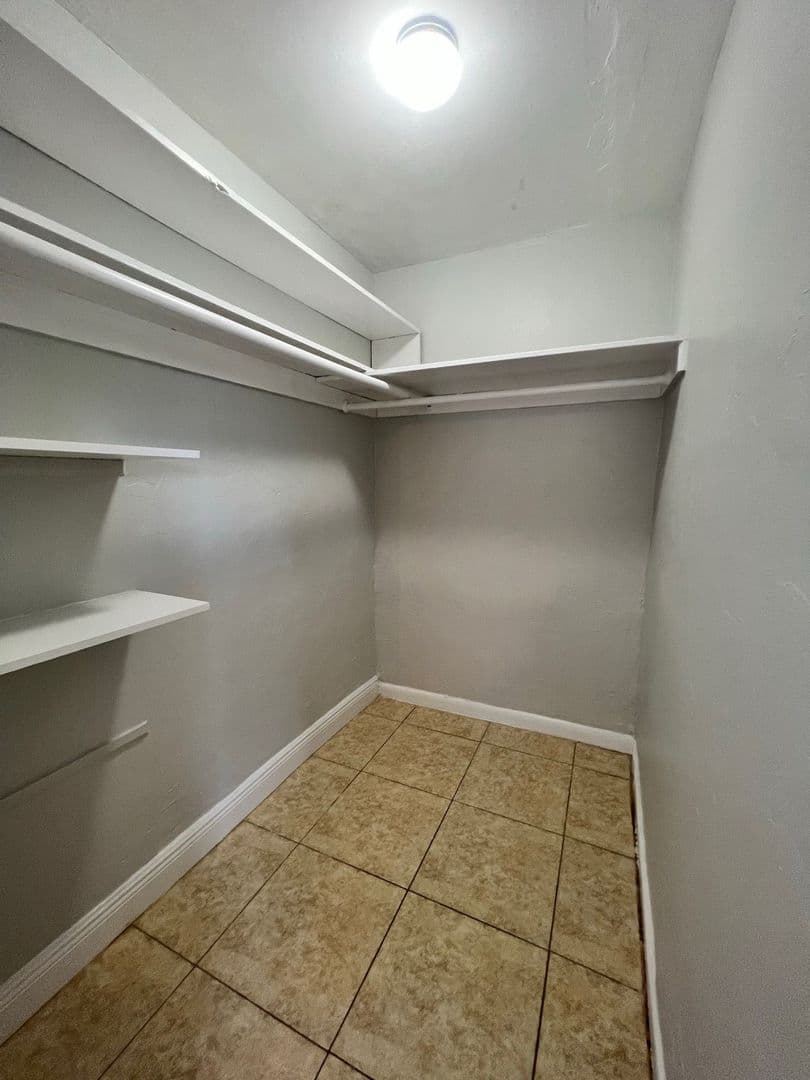 Lake Worth Apartment: 4820 Maine St