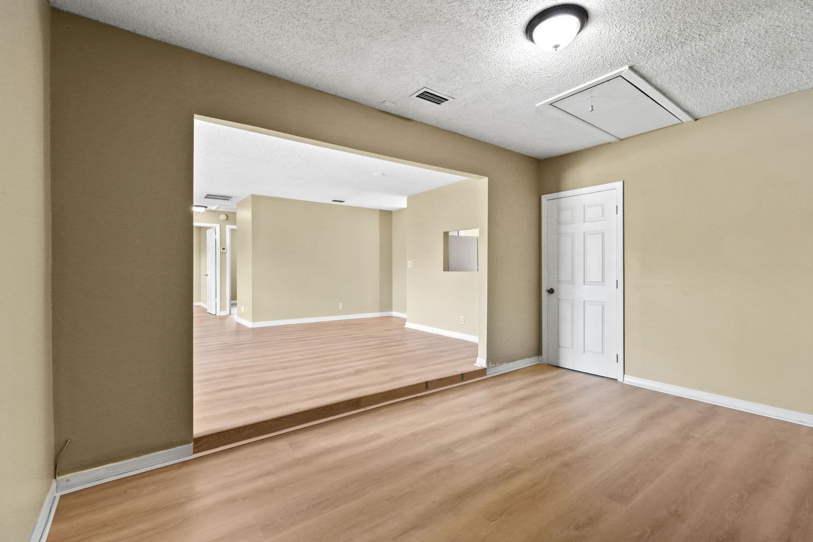 Greenacres House: 6126 Wauconda Way E