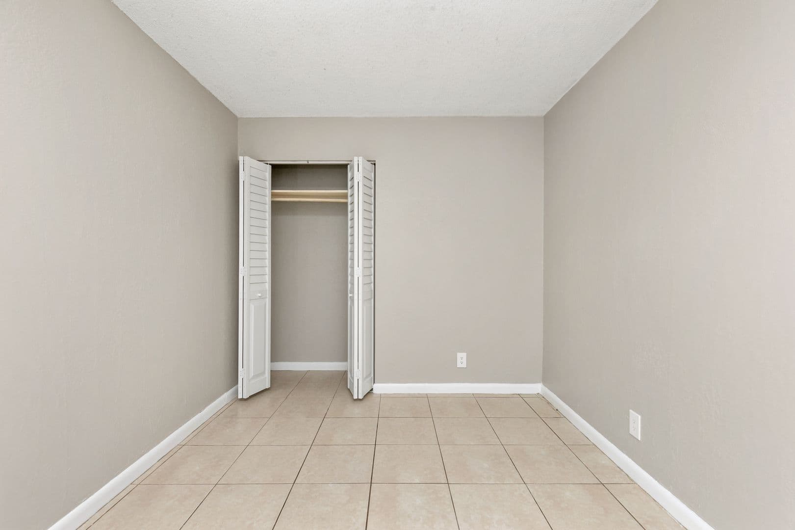 Lauderhill House: 2130 NW 58th Ave #25-C