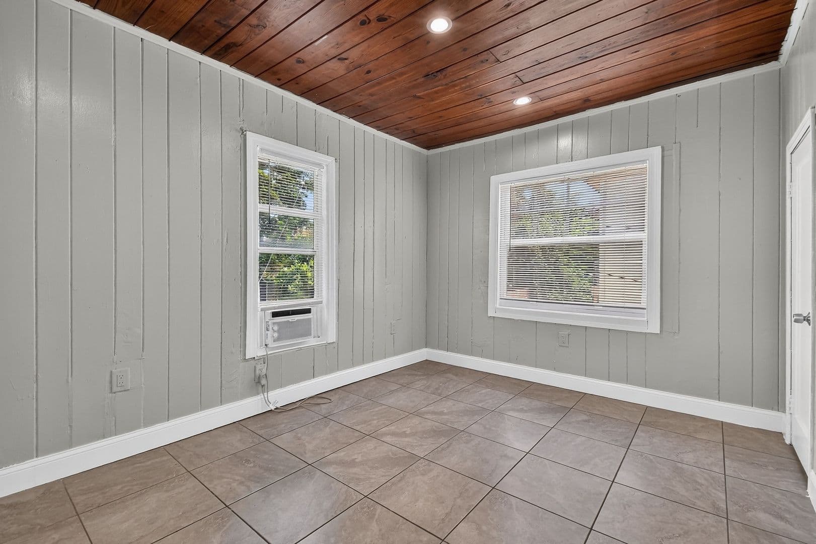 West Palm Beach Apartment: 885 7th St