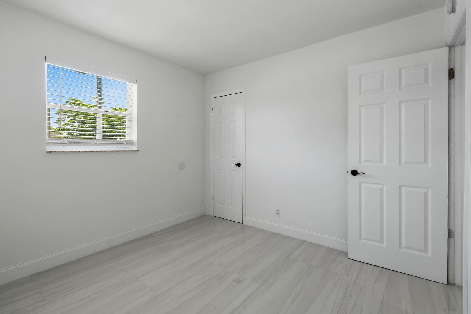 Riviera Beach Apartment: 968 W 9th St