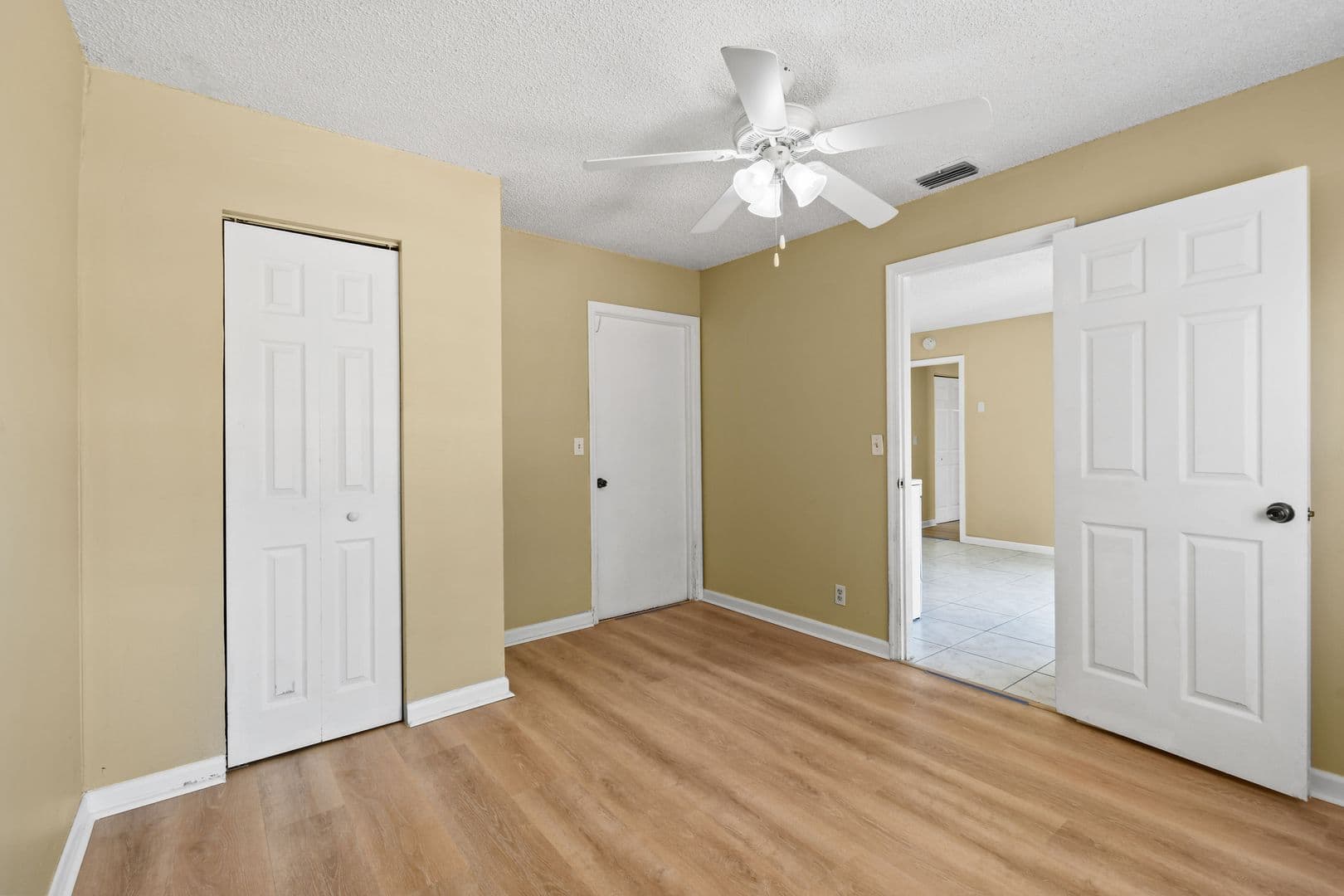 Greenacres House: 6126 Wauconda Way E