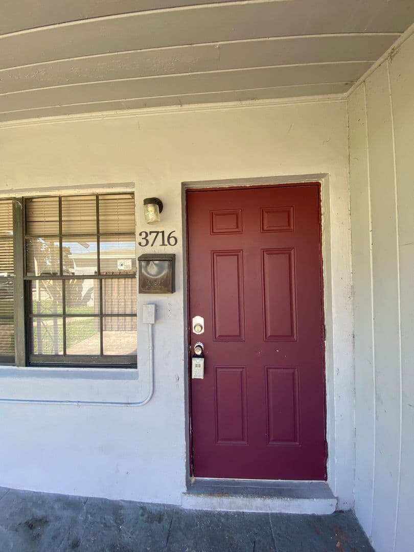 West Palm Beach Apartment: 3712 Henry Ave
