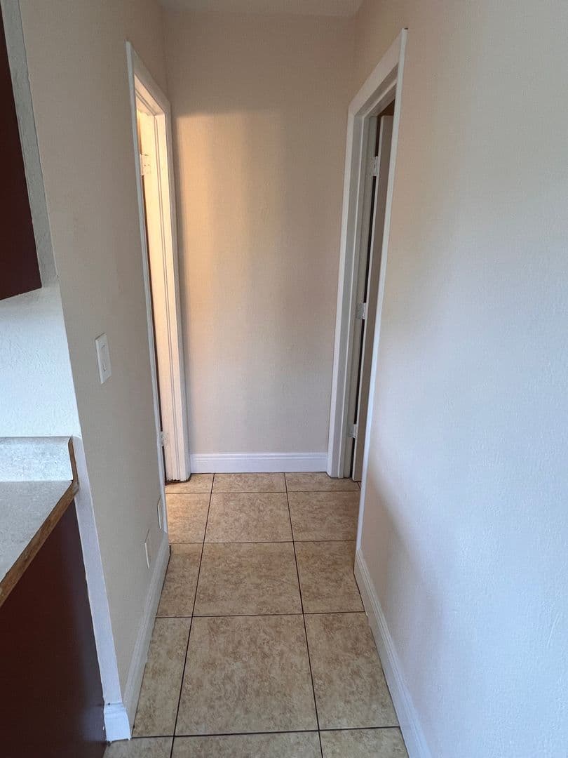 Lake Worth Apartment: 4821 Vermont Ave