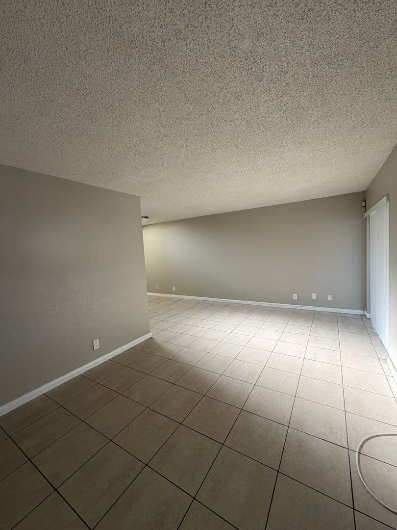 Lauderhill House: 2130 NW 58th Ave #25-C