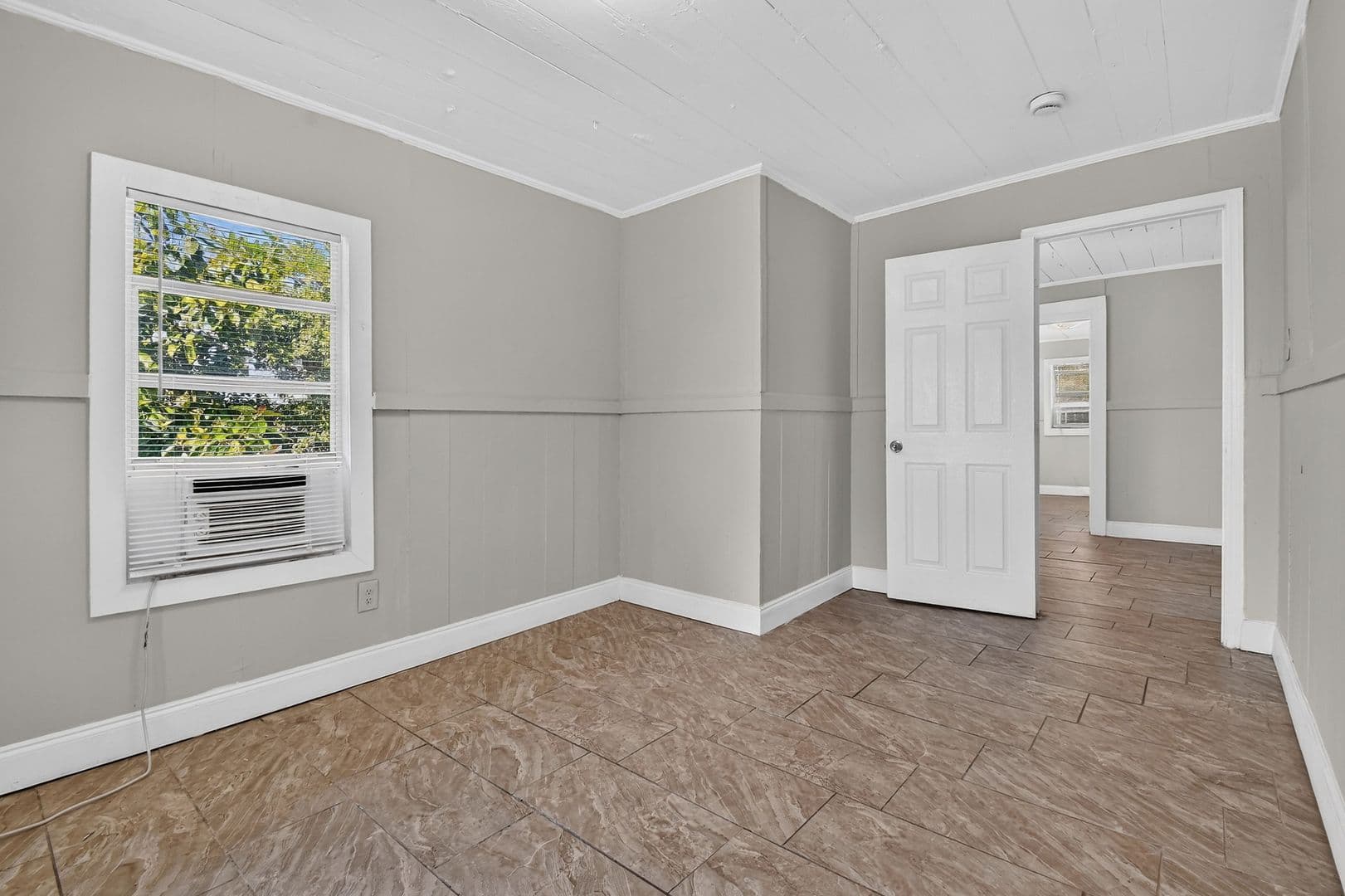 West Palm Beach Apartment: 885 7th St
