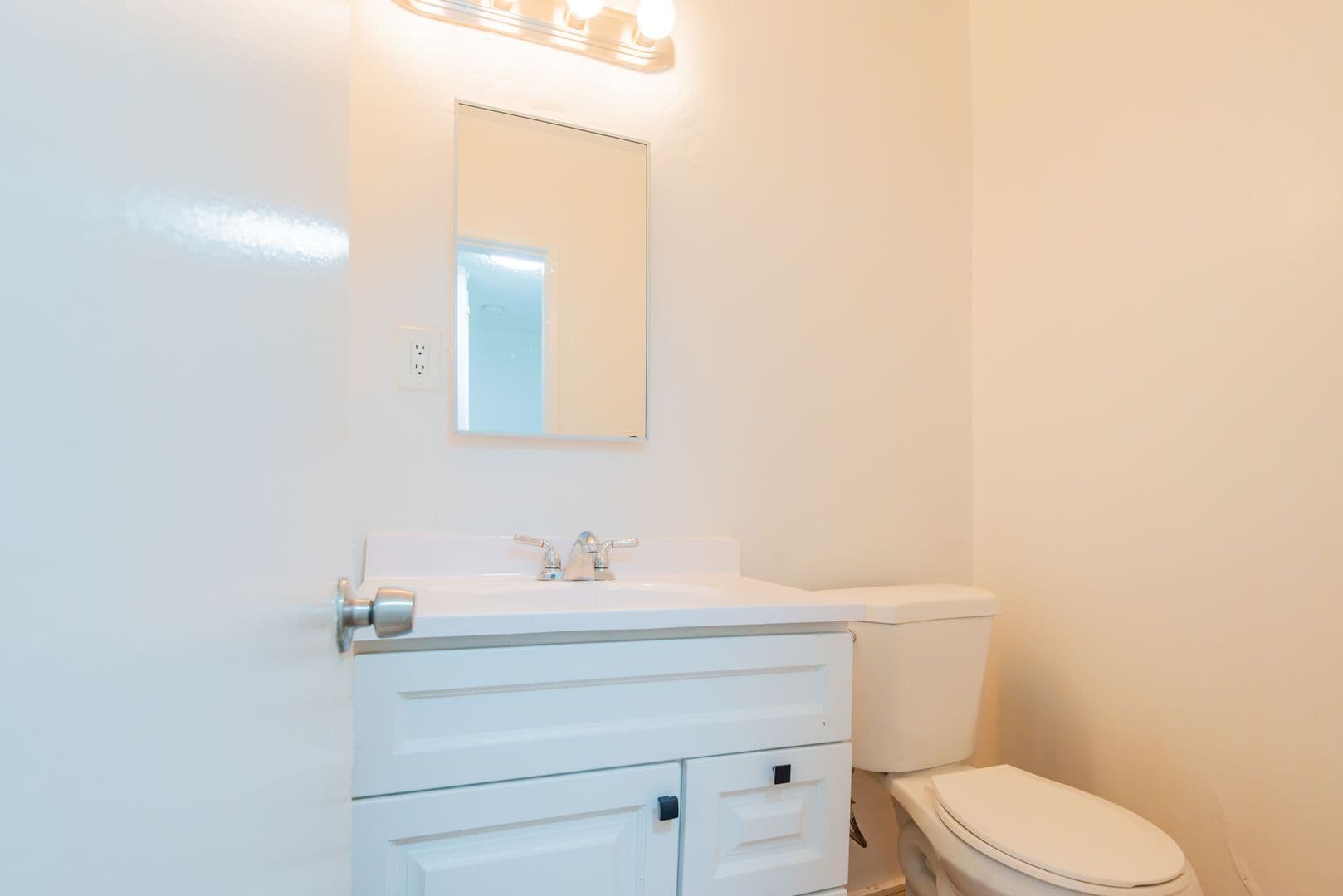 North Hollywood Apartment: 13135 Vanowen Street