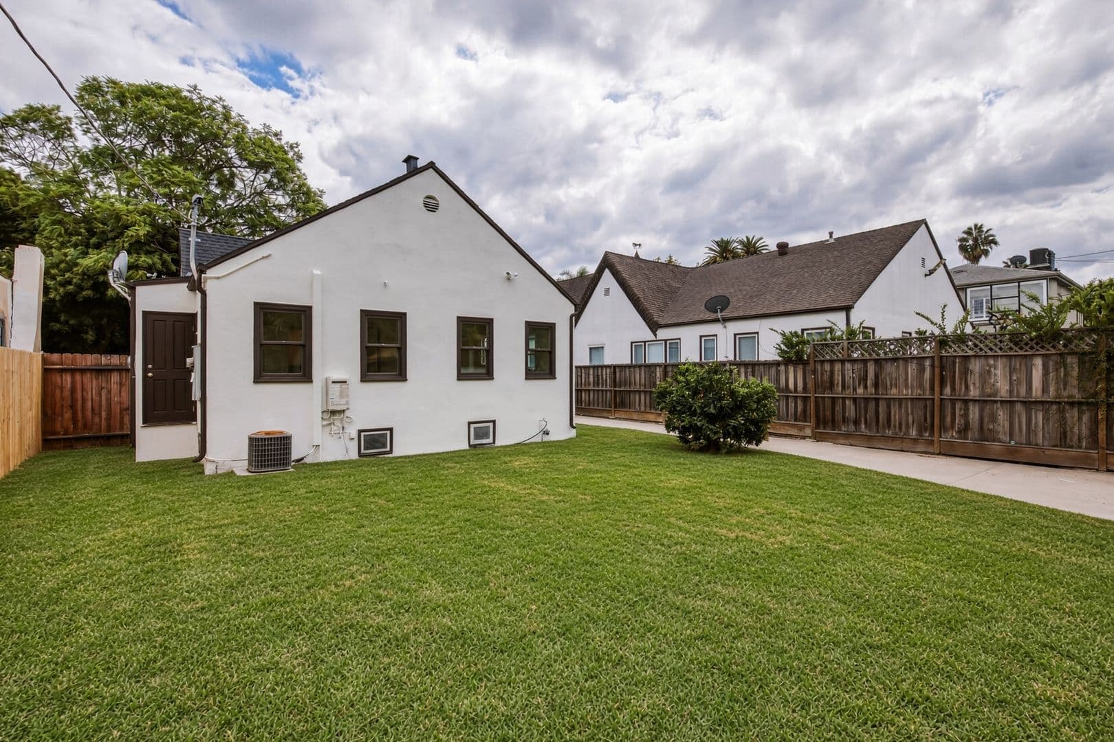 Los Angeles House: 525 N Crescent Heights
