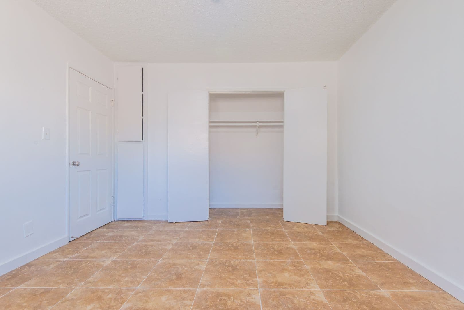 North Hollywood Apartment: 13135 Vanowen Street