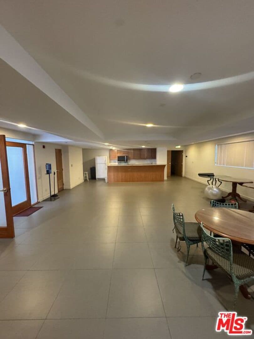 Beverly Hills Condo: 121 South Canon Drive