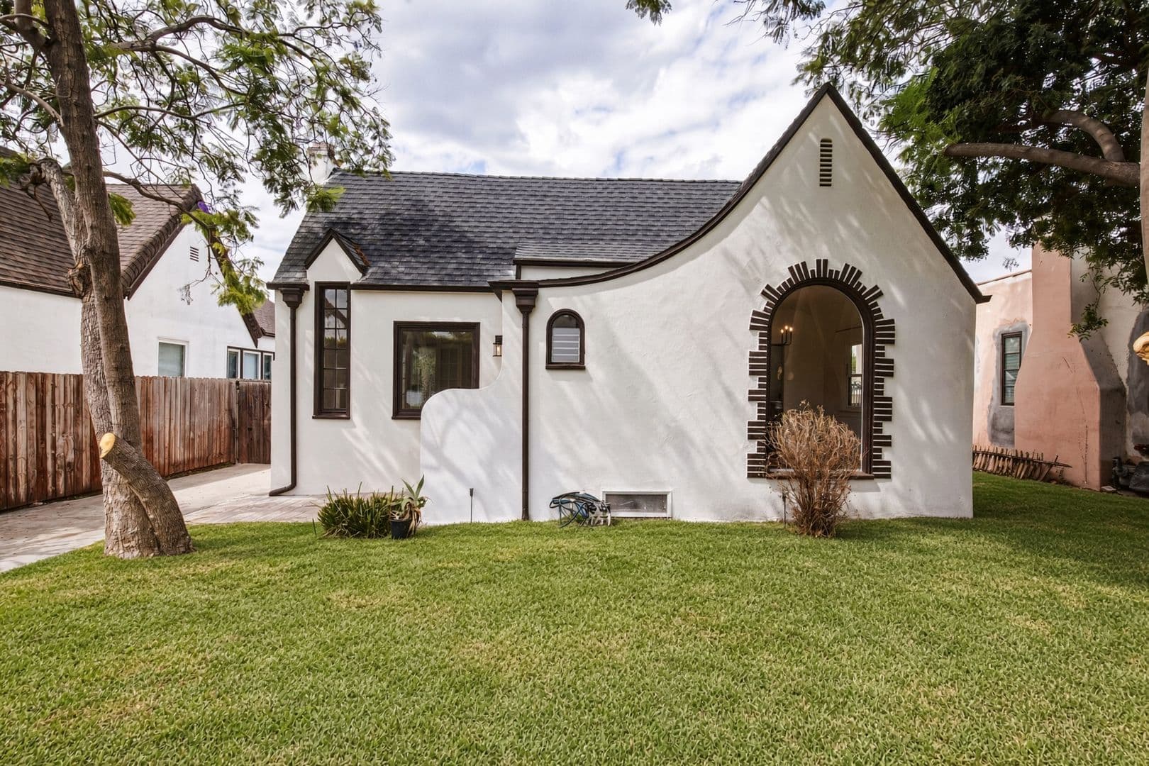 Los Angeles House: 525 N Crescent Heights