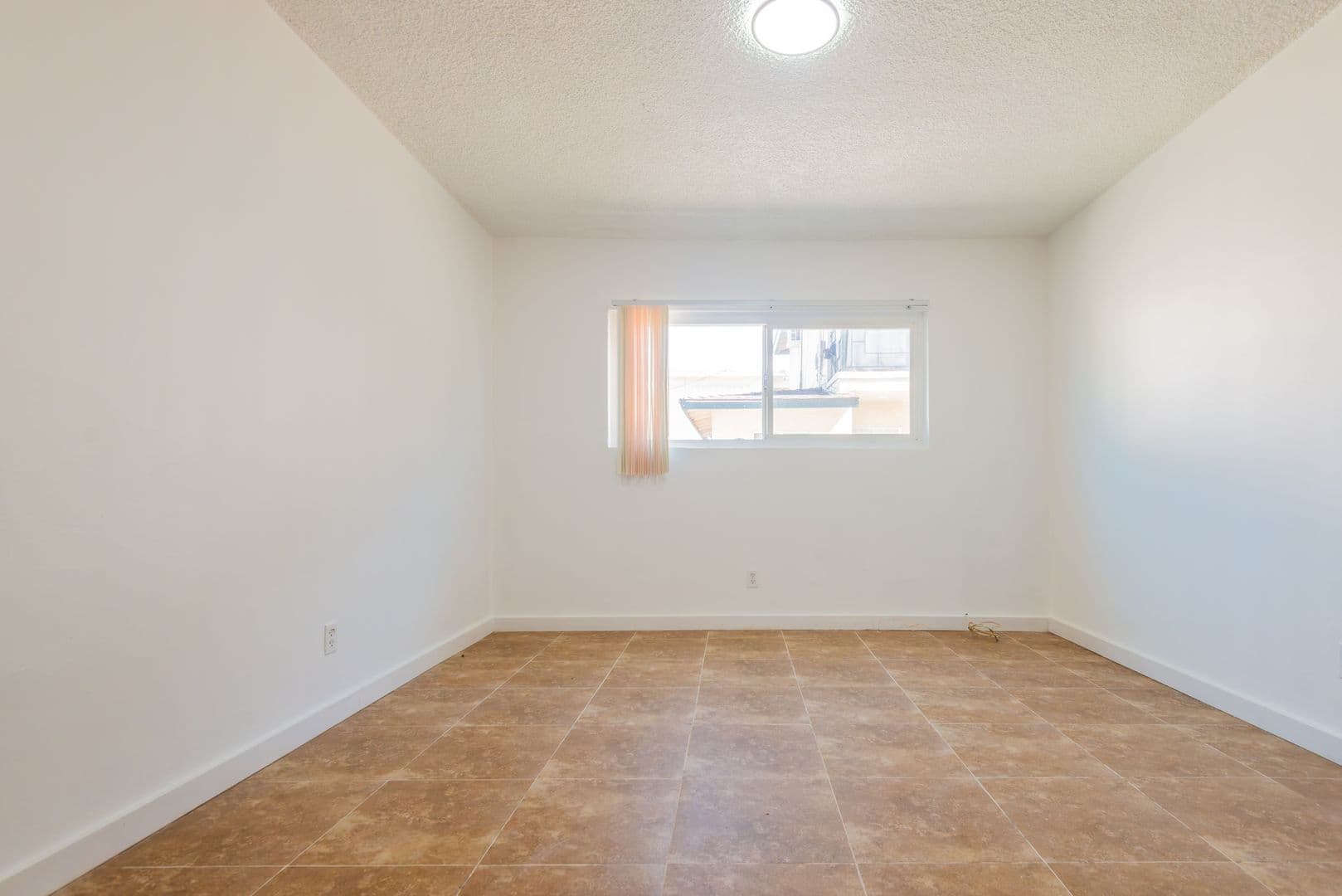 North Hollywood Apartment: 13135 Vanowen Street