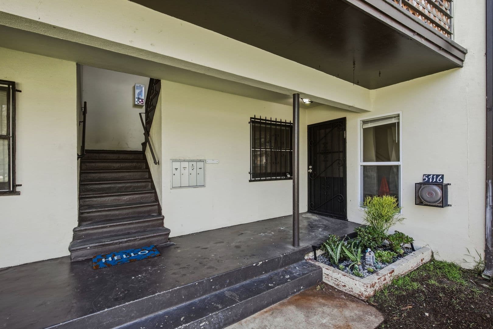 Los Angeles Apartment: 5700 Corbett Street