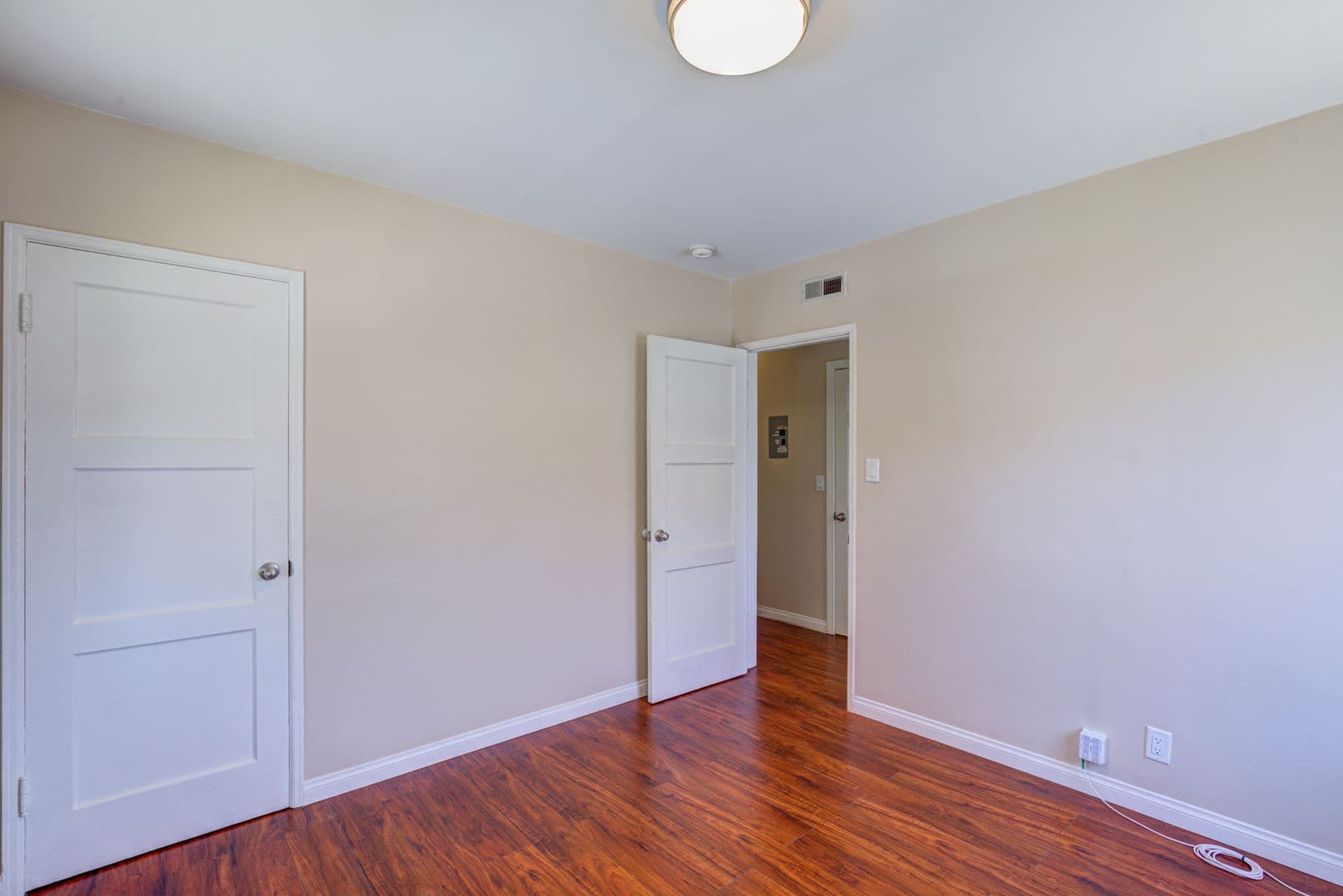 Los Angeles Apartment: 1154 S. Plymouth Blvd.