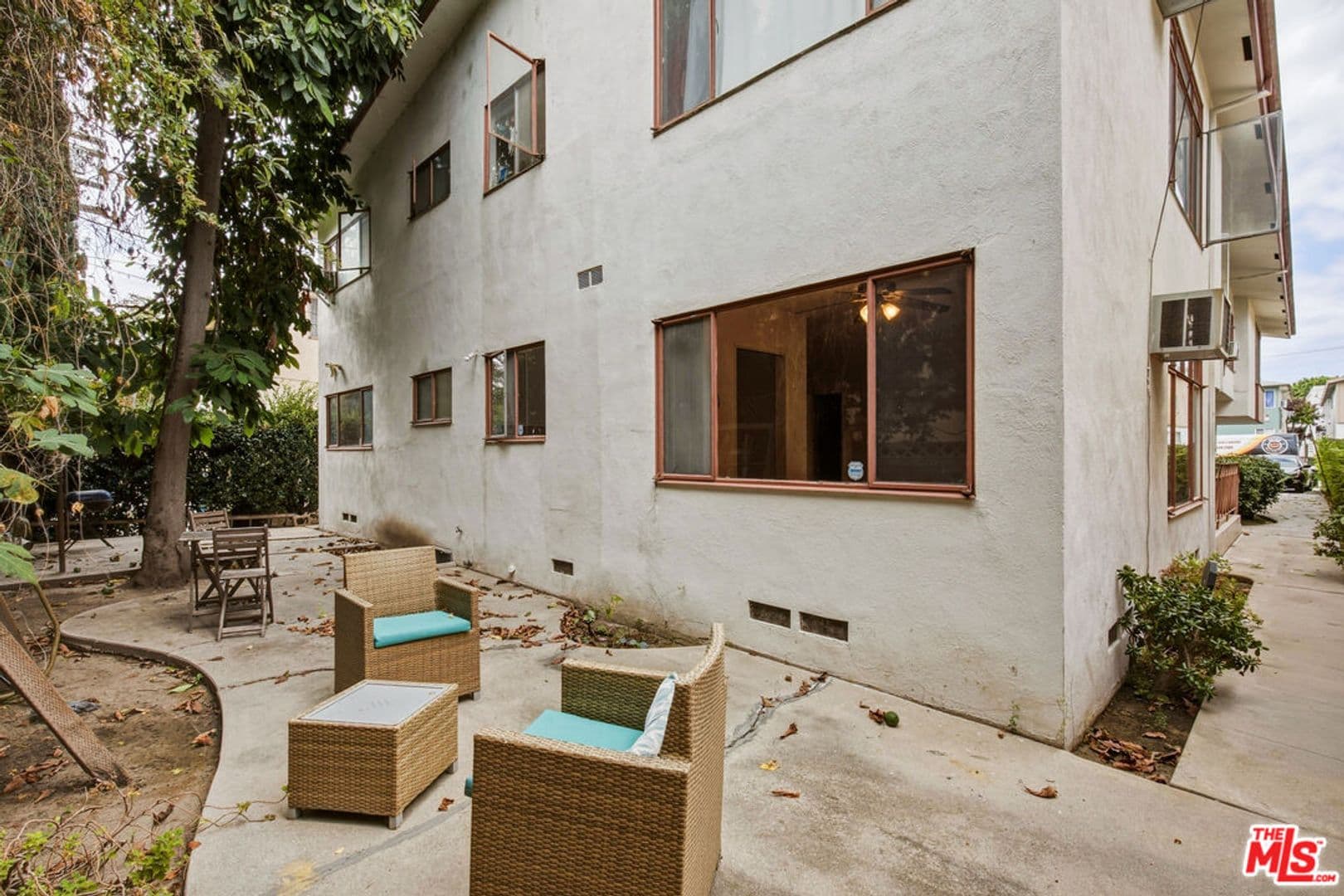 Los Angeles Apartment: 1058 S Wooster St