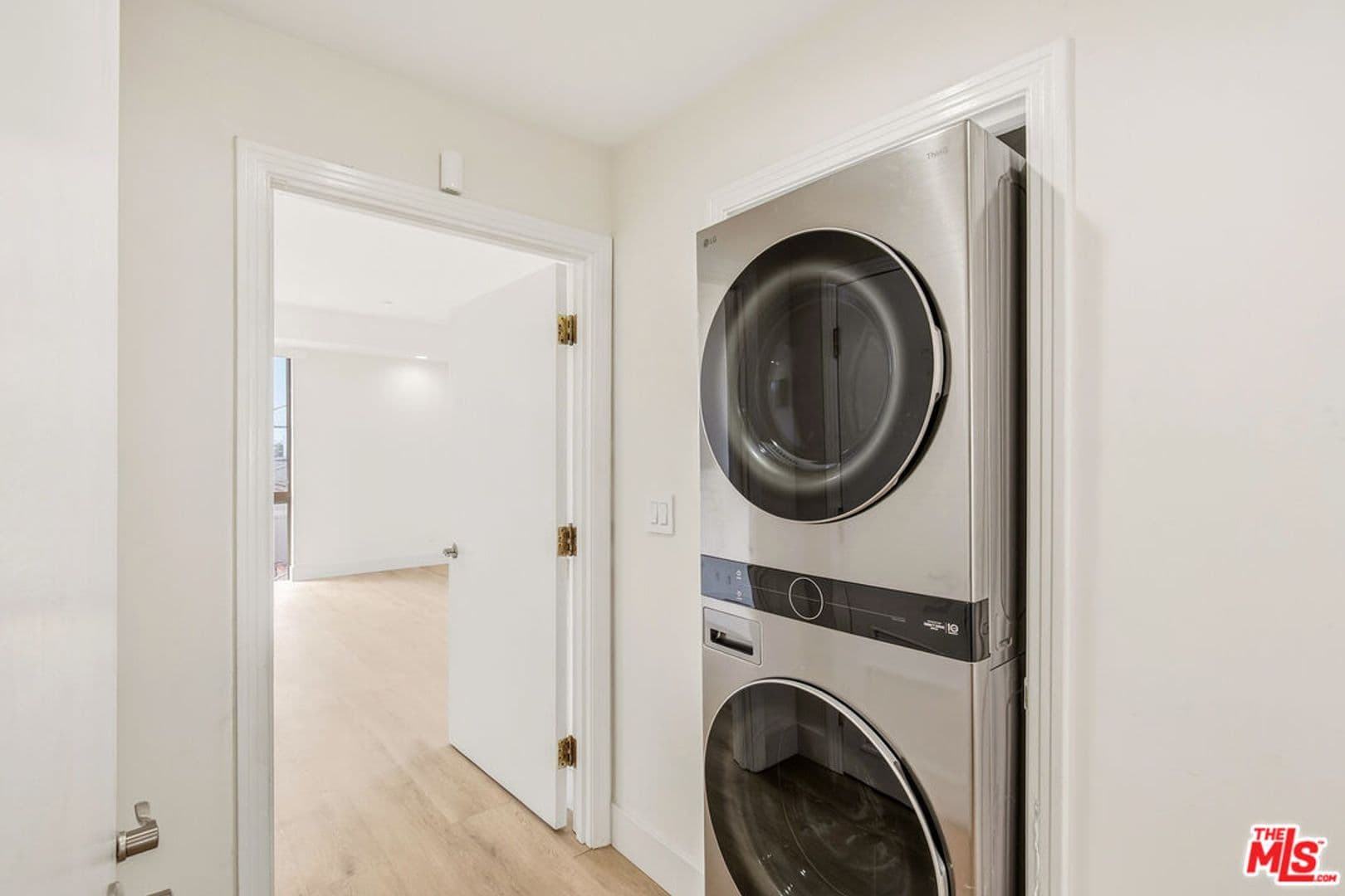 Beverly Hills Condo: 121 South Canon Drive