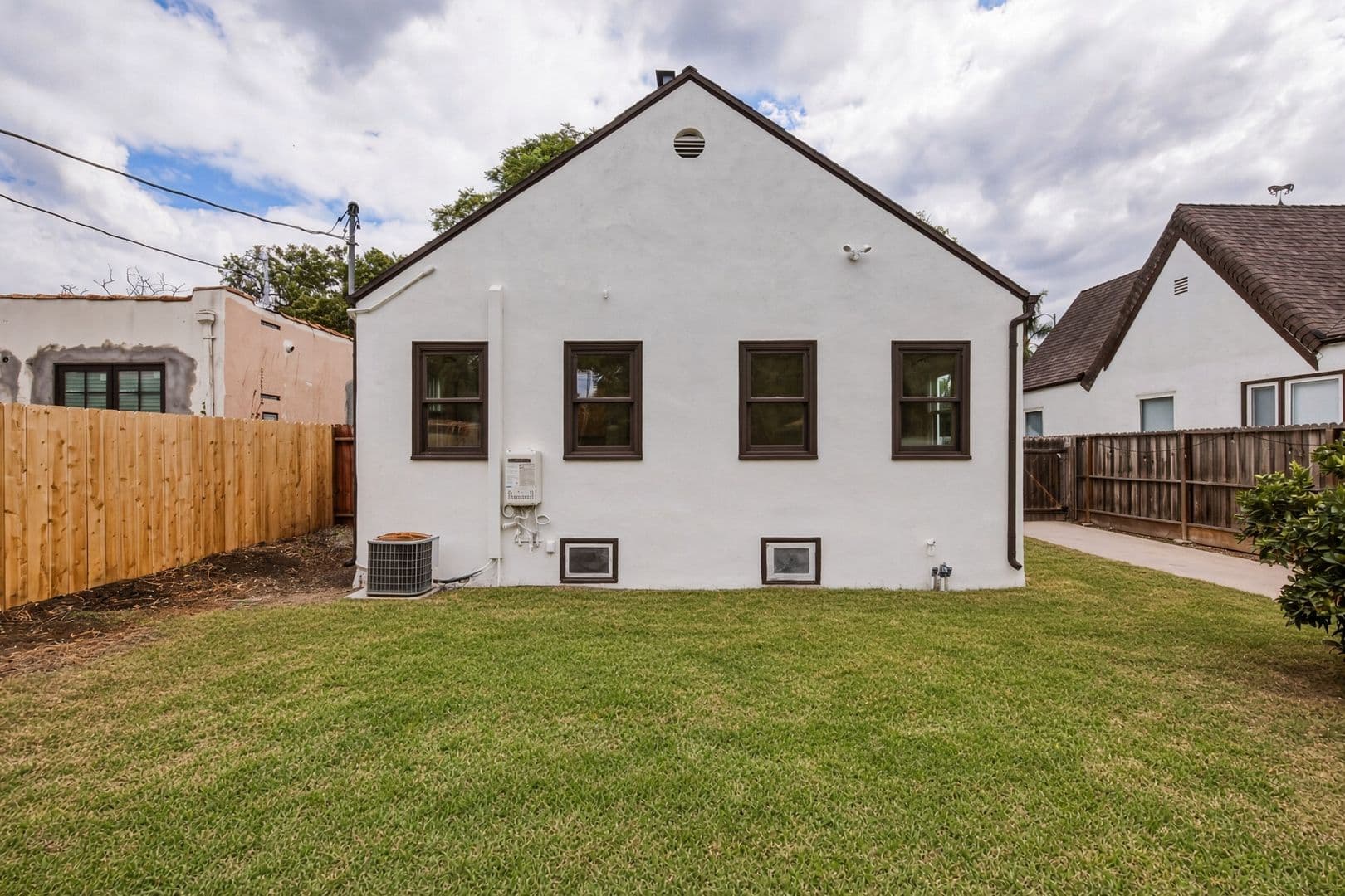 Los Angeles House: 525 N Crescent Heights