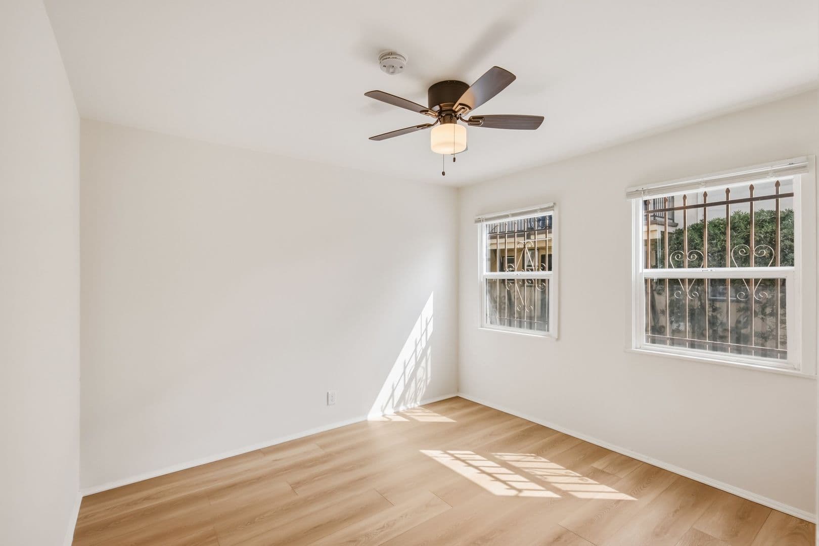 Los Angeles Apartment: 5700 Corbett Street