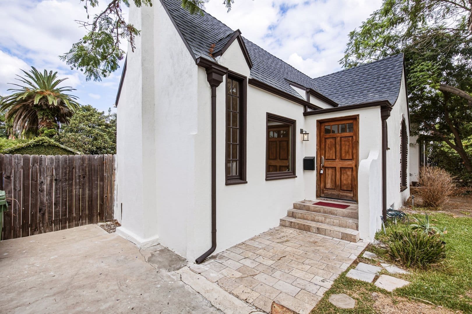 Los Angeles House: 525 N Crescent Heights