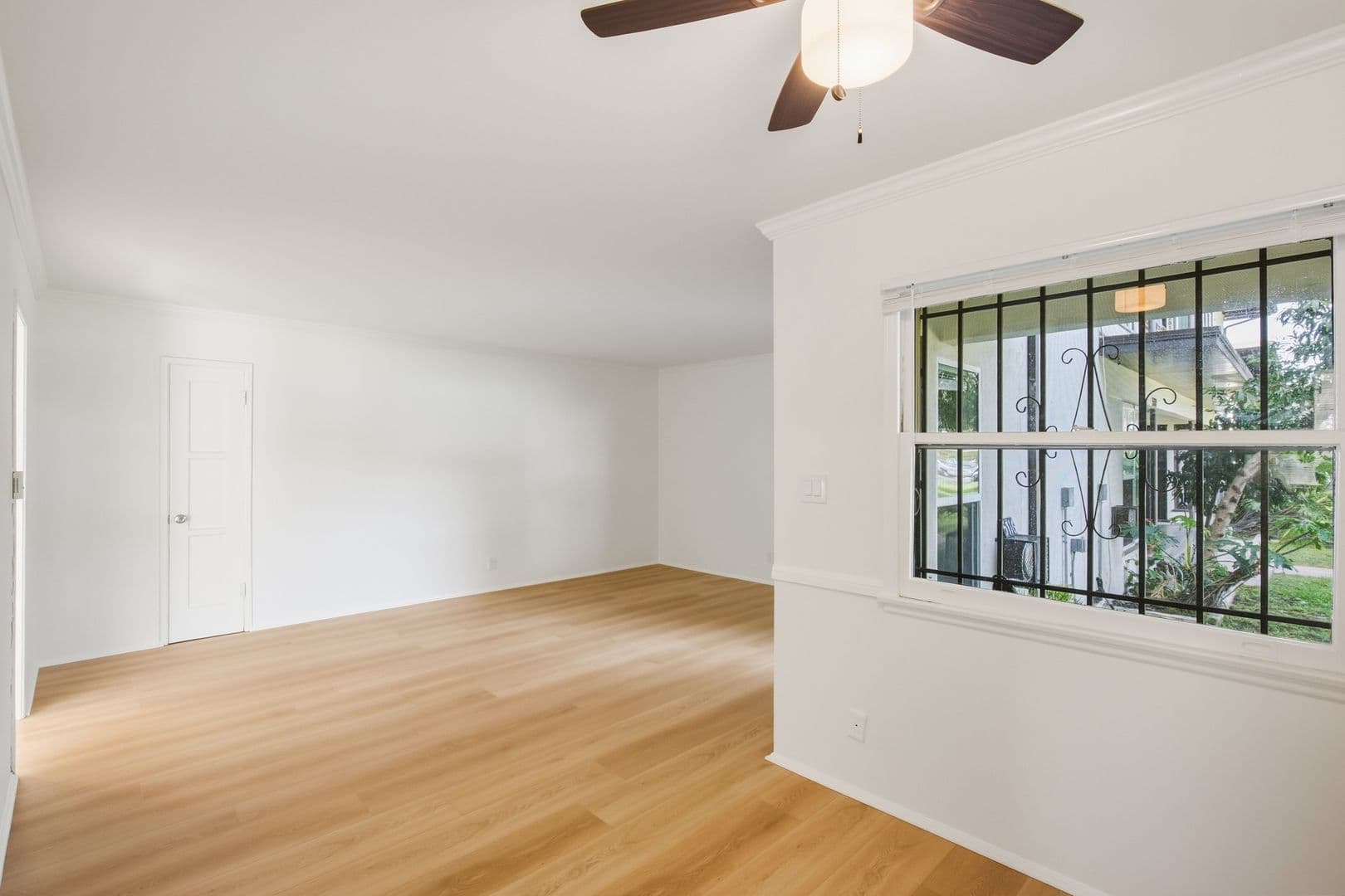 Los Angeles Apartment: 5700 Corbett Street